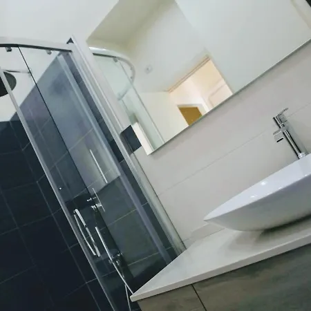 לינה וארוחת בוקר Luxury Coccolhouse סן צ'זריו די לצ'ה