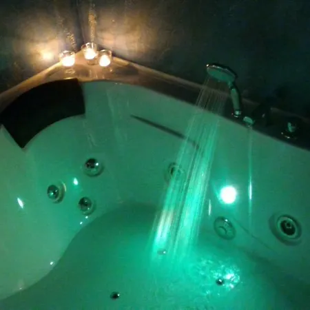 לינה וארוחת בוקר Luxury Coccolhouse סן צ'זריו די לצ'ה