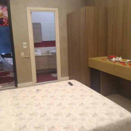 Luxury Coccolhouse לינה וארוחת בוקר סן צ'זריו די לצ'ה