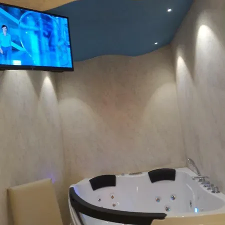 לינה וארוחת בוקר Luxury Coccolhouse סן צ'זריו די לצ'ה