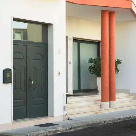 Luxury Coccolhouse לינה וארוחת בוקר סן צ'זריו די לצ'ה