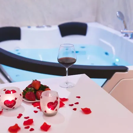 Luxury Coccolhouse לינה וארוחת בוקר סן צ'זריו די לצ'ה